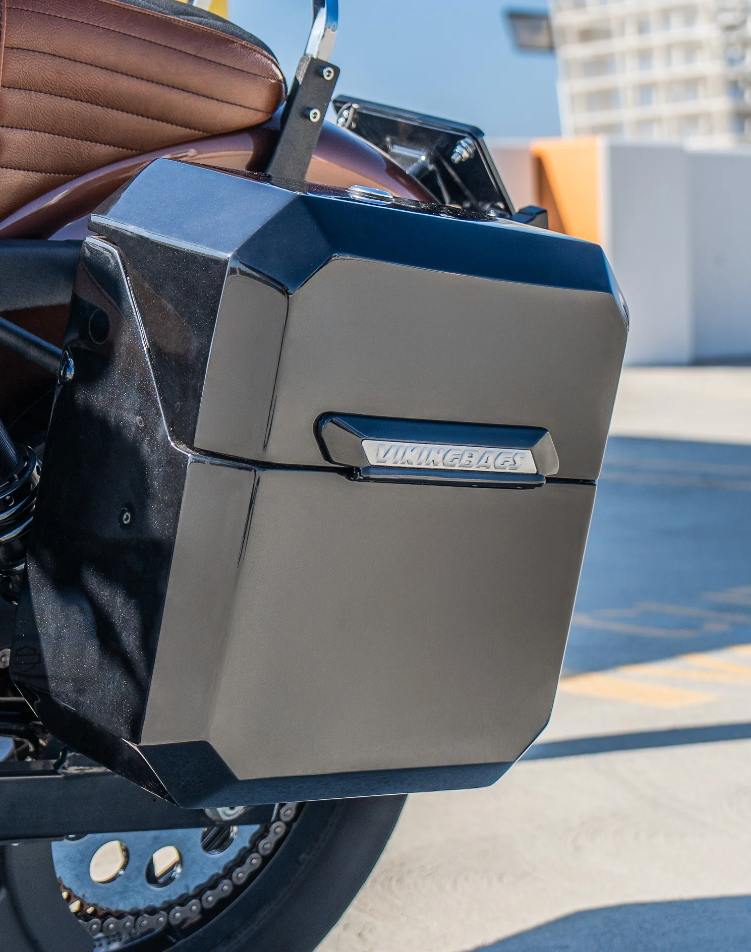 15L - Outlaw Quick Mount Medium Painted Hard Solo Saddlebag (Left Only) for Harley Dyna Super Glide Custom FXDC/I - Image 5