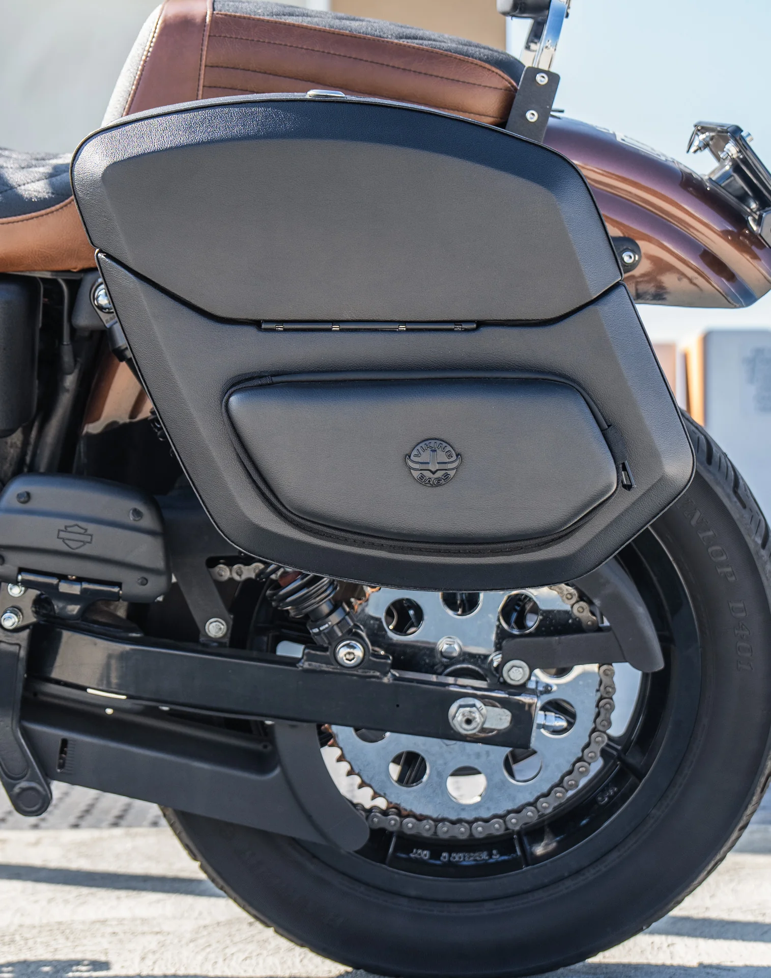 12L - Ironclad Quick Mount Medium Hard Solo Saddlebag (Left Only) for Harley Dyna Super Glide Custom FXDC/I - Image 4