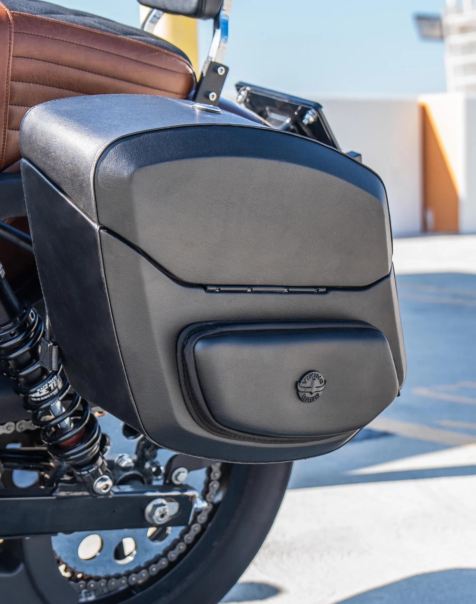 12L - Ironclad Quick Mount Medium Hard Solo Saddlebag (Left Only) for Harley Dyna Super Glide Custom FXDC/I - Image 5