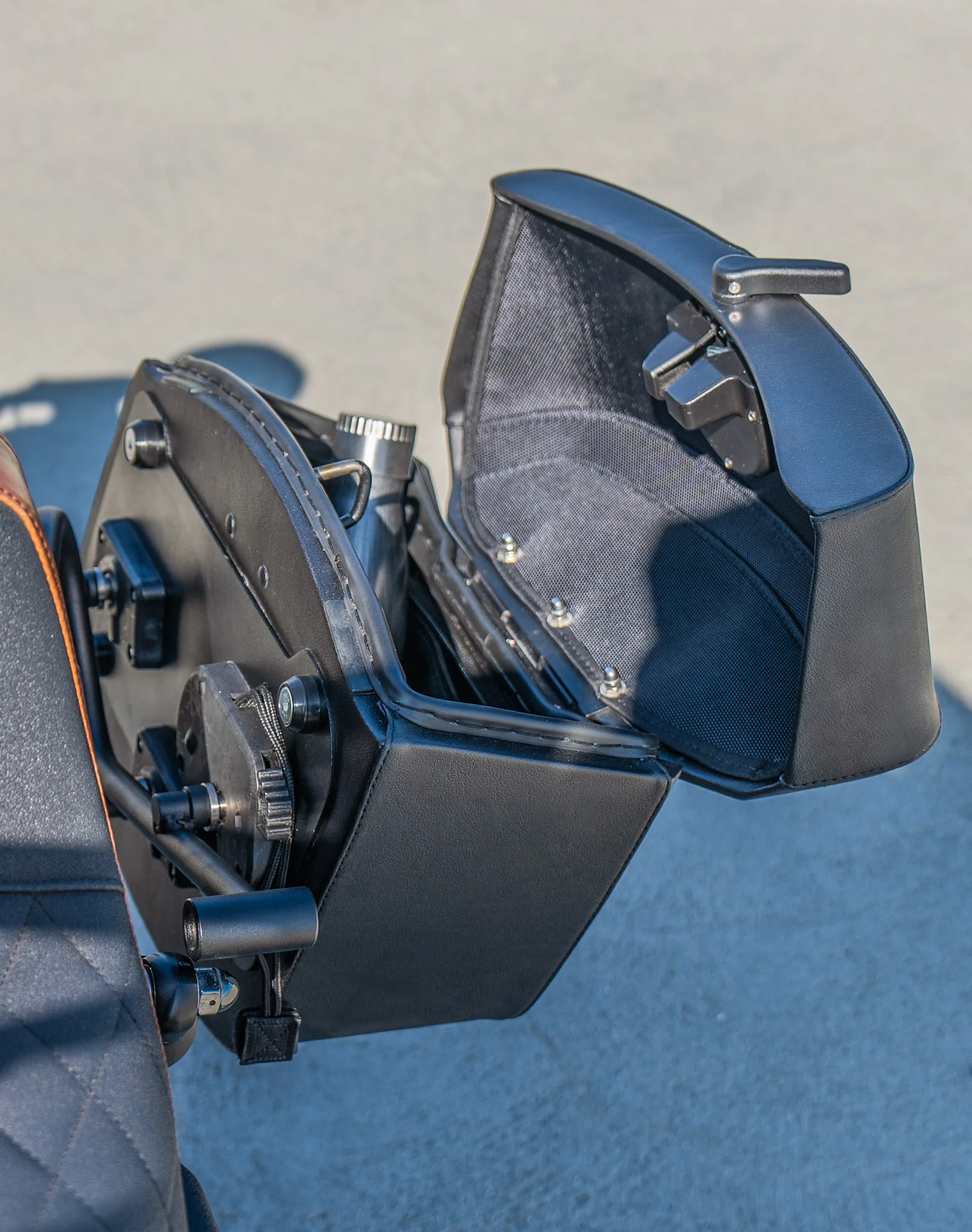 12L - Ironclad Quick Mount Medium Hard Solo Saddlebag (Left Only) for Harley Dyna Super Glide Custom FXDC/I - Image 6