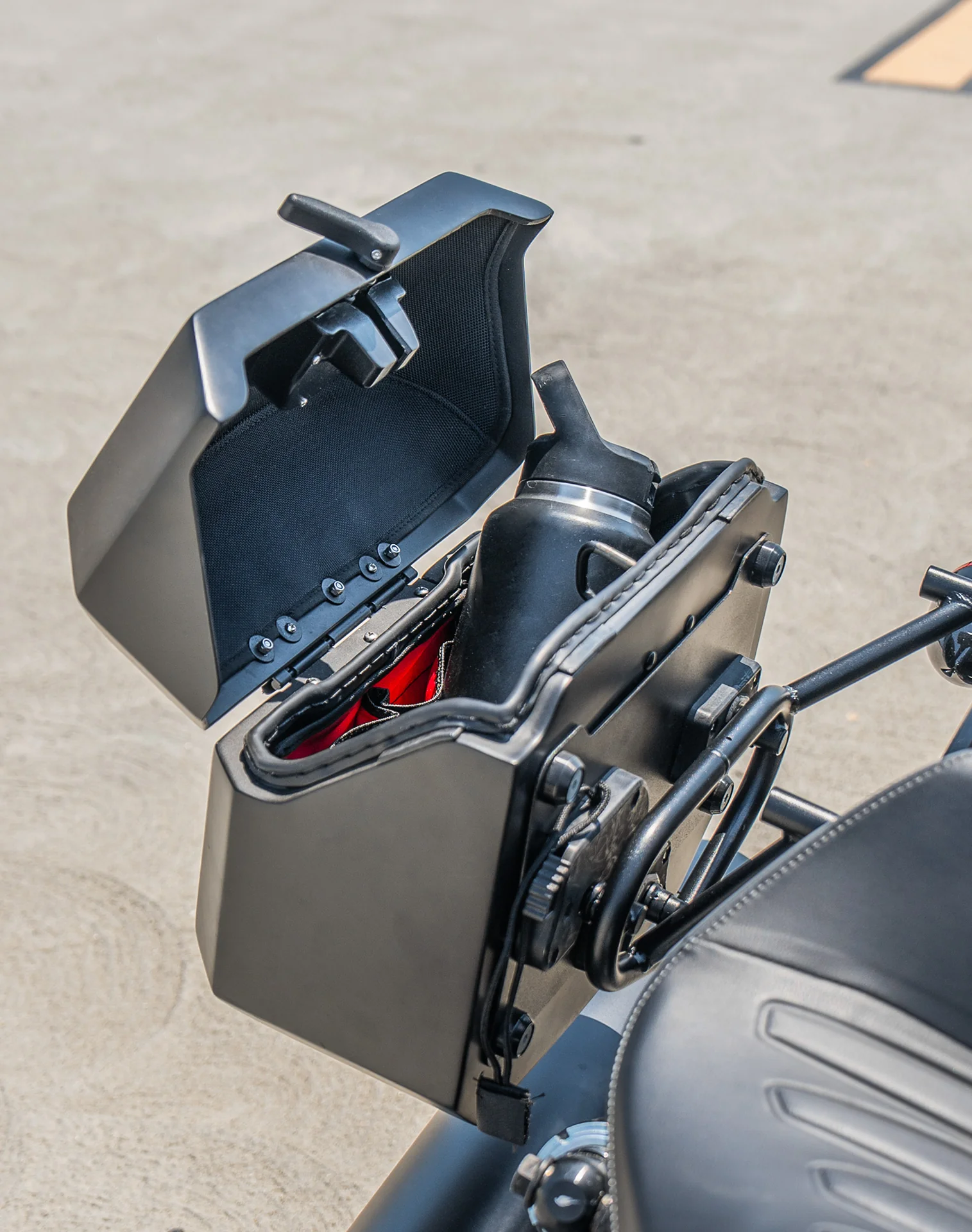 20L - Outlaw Quick-Mount Small 2025+ Indian Scout Sixty Bobber Matte Hard Saddlebags - Image 6