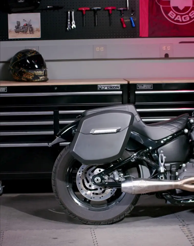 24L - Ironclad Quick-Mount Medium 2025+ Indian Scout Sixty Bobber Matte Hard Saddlebags - Image 10