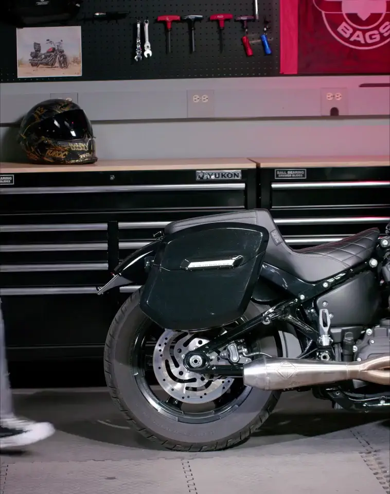 24L - Ironclad Quick-Mount Medium 2025+ Indian Sport Scout Painted Hard Saddlebags - Image 10