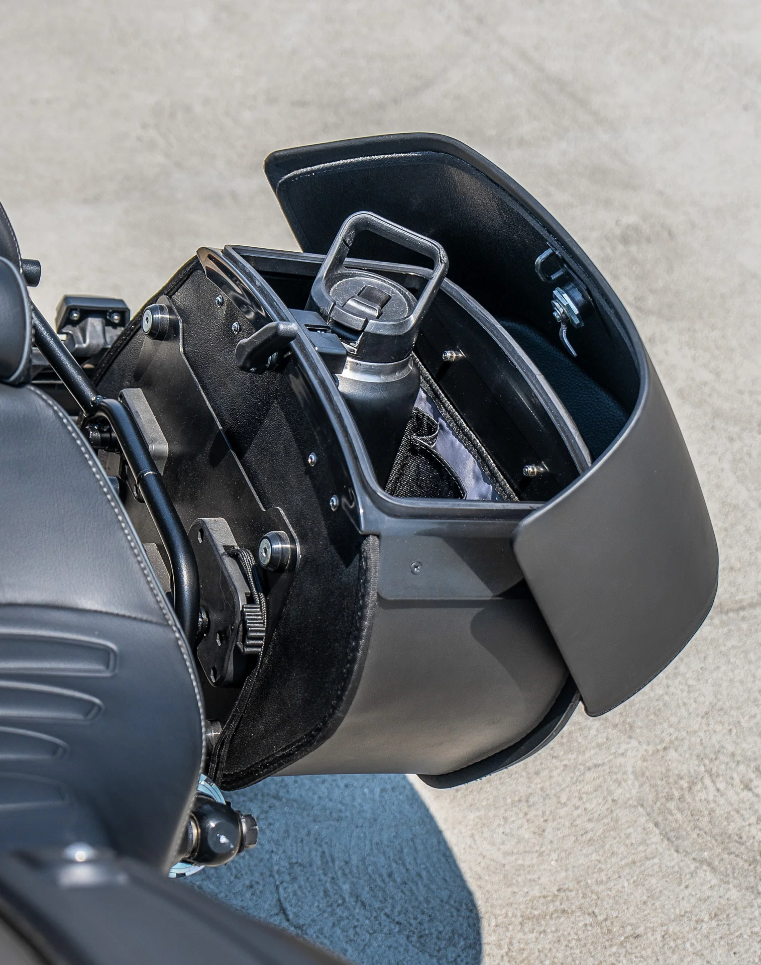 28L - Pantheon Quick-Mount Medium 2025+ Indian Scout Sixty Bobber Motorcycle Saddlebags - Image 6