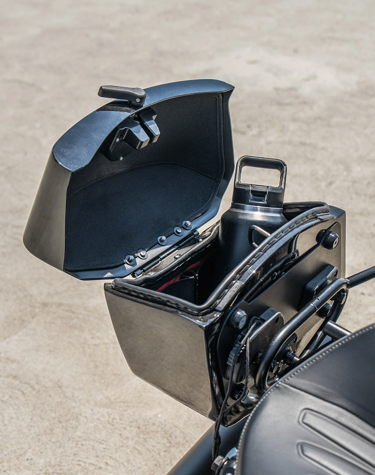 24L - Ironclad Quick-Mount Medium 2025+ Indian Scout Bobber Painted Hard Saddlebags - Image 6