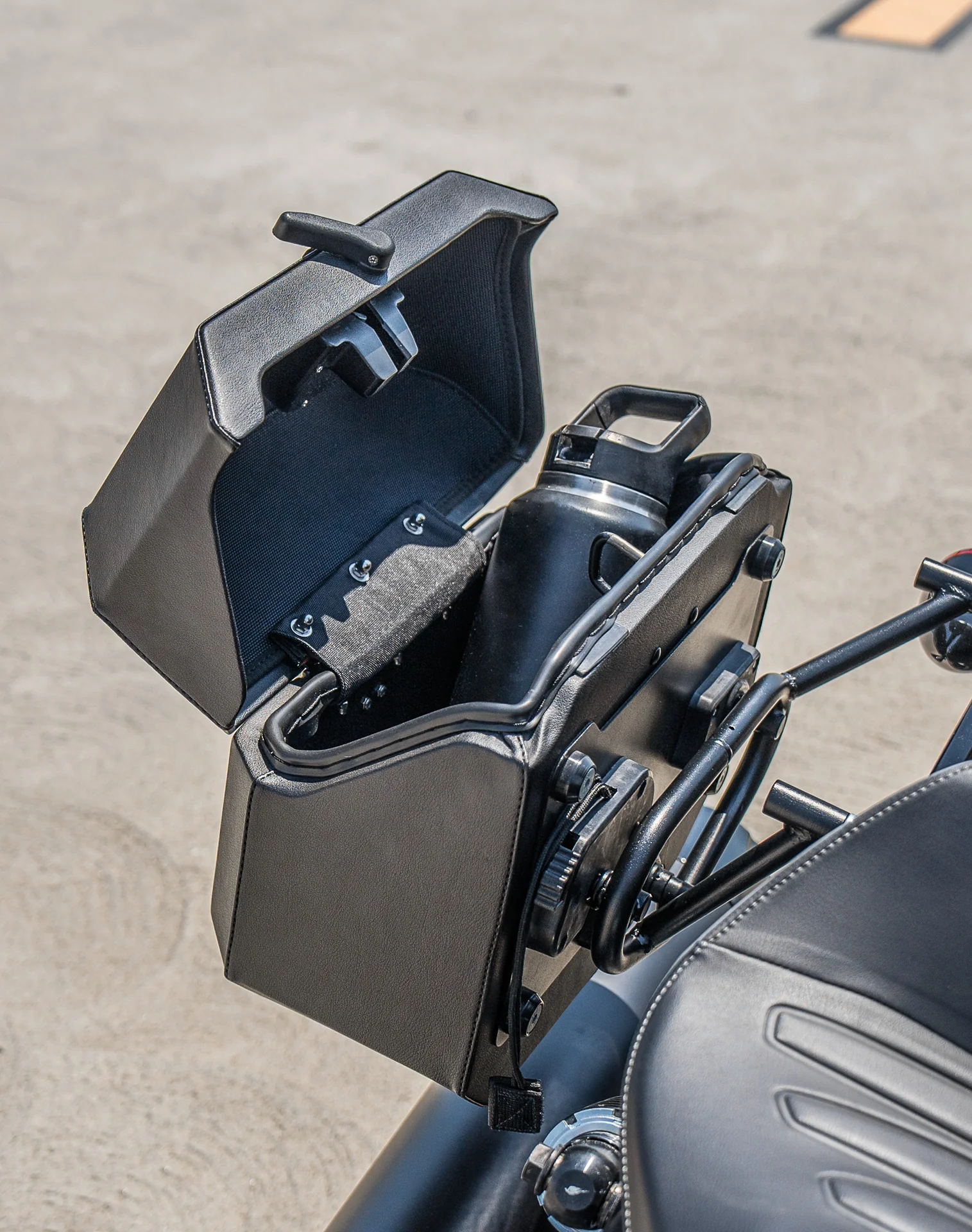 20L - Outlaw Quick-Mount Small 2025+ Indian Scout Bobber Leather Wrapped Hard Saddlebags - Image 6