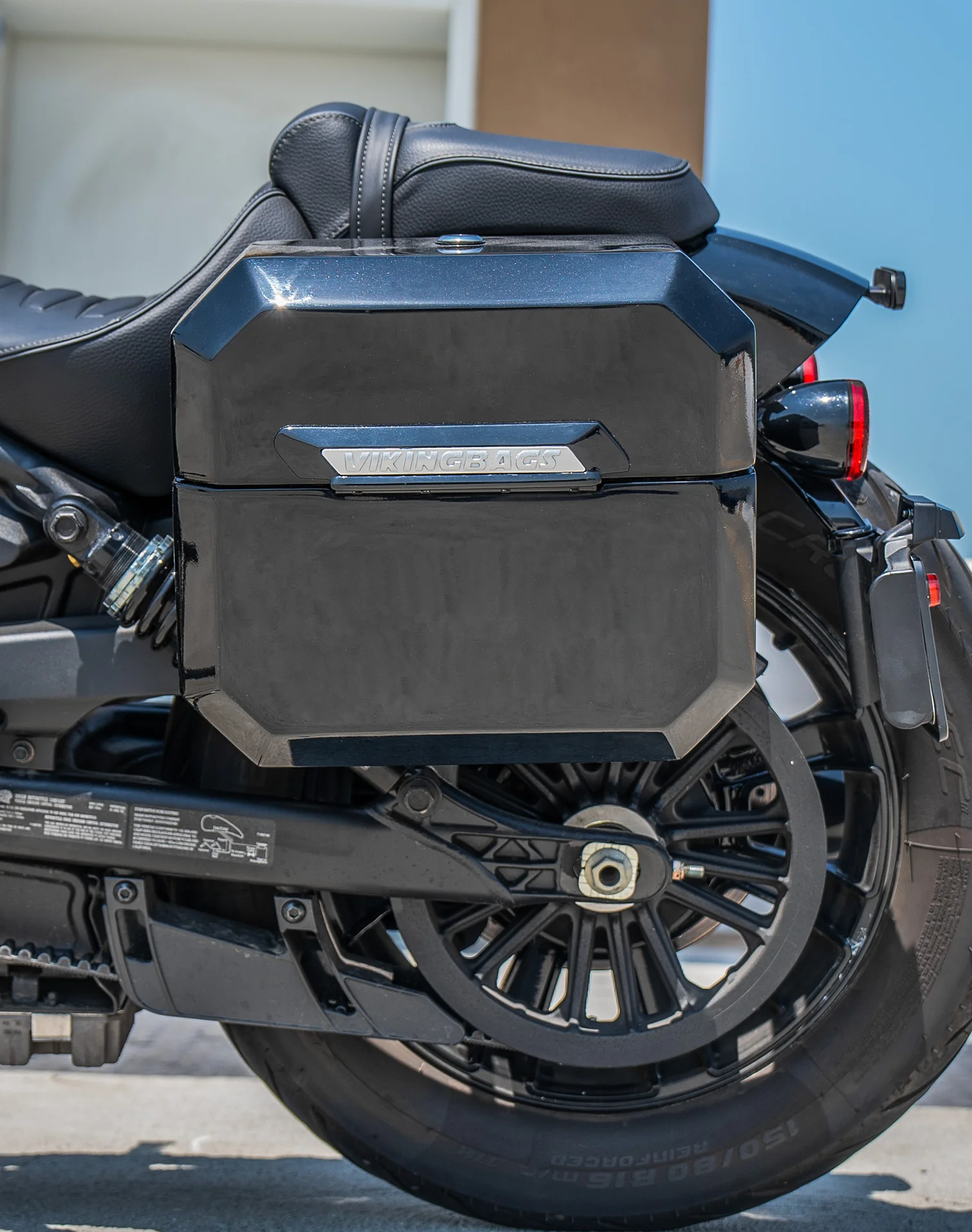 20L - Outlaw Quick-Mount Small 2025+ Indian Scout Bobber Painted Hard Saddlebags - Image 4