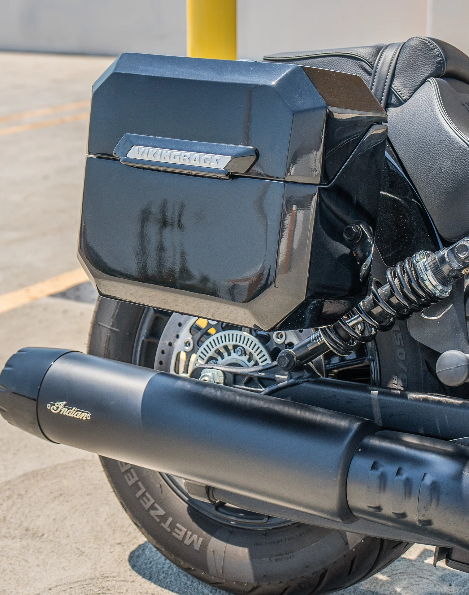 20L - Outlaw Quick-Mount Small 2025+ Indian Scout Bobber Painted Hard Saddlebags - Image 5