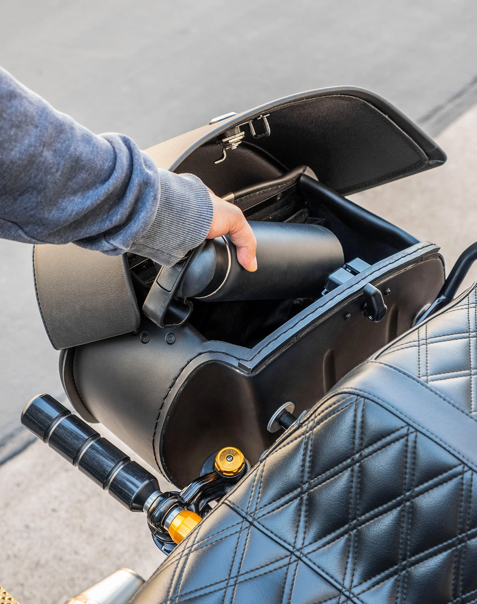 32L - Pantheon Large Hard Mount Shock Cutout Saddlebags for Harley Dyna Super Glide Custom FXDC/I - Image 6