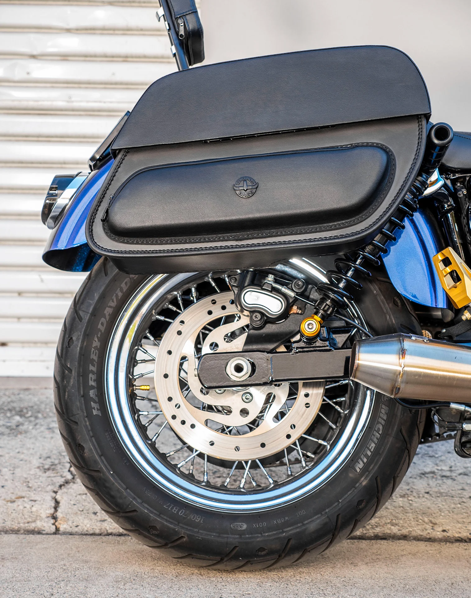 32L - Pantheon Large Hard Mount Shock Cutout Saddlebags for Harley Dyna Super Glide FXD/I - Image 4