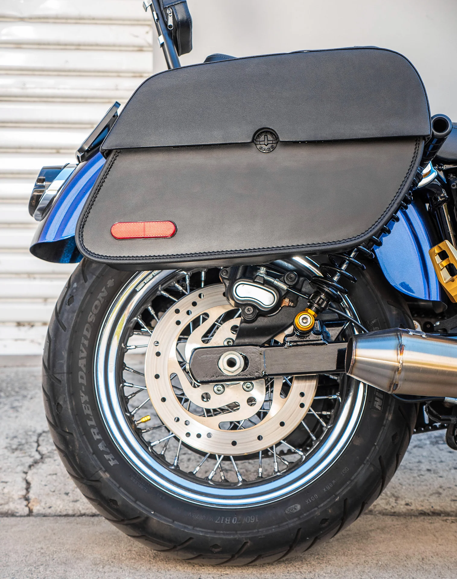 32L - Panzer Large Hard Mount Shock Cutout Saddlebags for Harley Dyna Super Glide Custom FXDC/I - Image 4