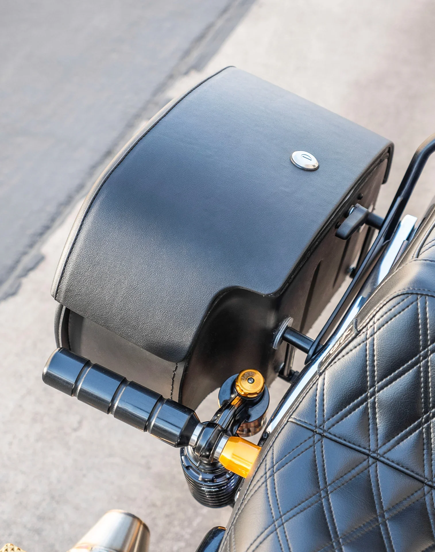 32L - Panzer Large Hard Mount Shock Cutout Saddlebags for Harley Dyna Super Glide Custom FXDC/I - Image 5