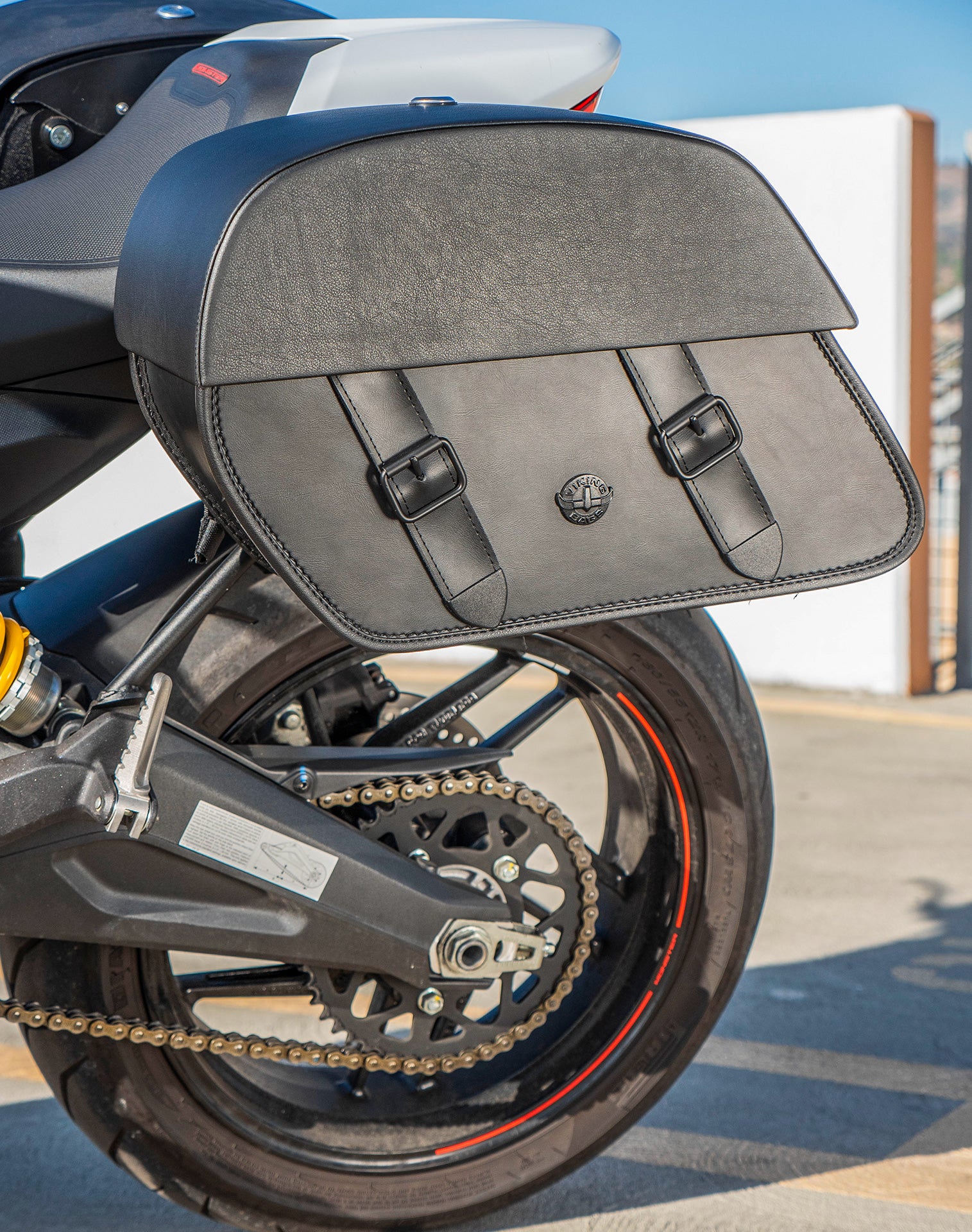 28L - Baelor Medium Quick Mount Ducati Monster 797 Motorcycle Saddlebags - Image 4