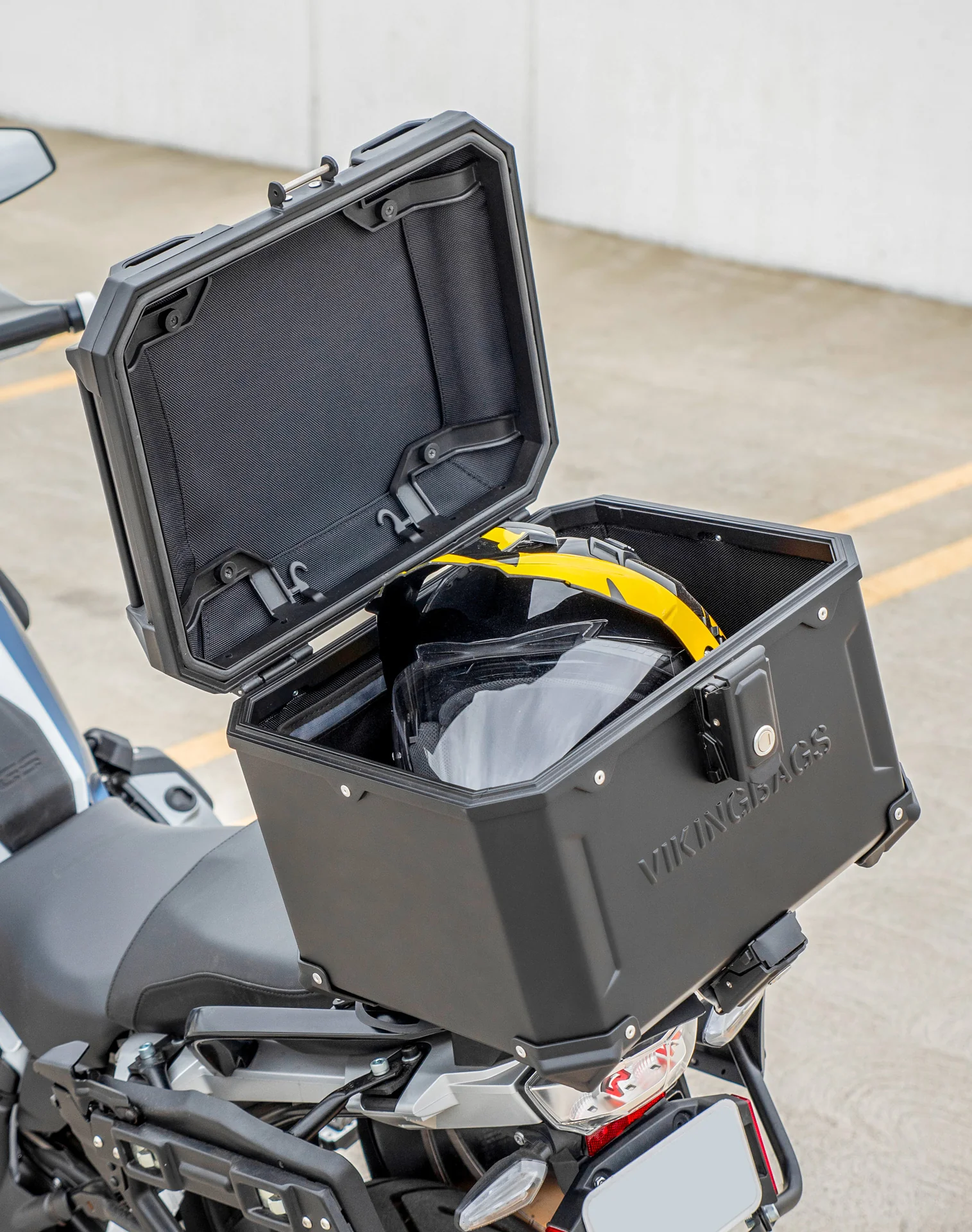 38L - Apex XL BMW R 1250 GS Aluminum Top Case Black - Image 6