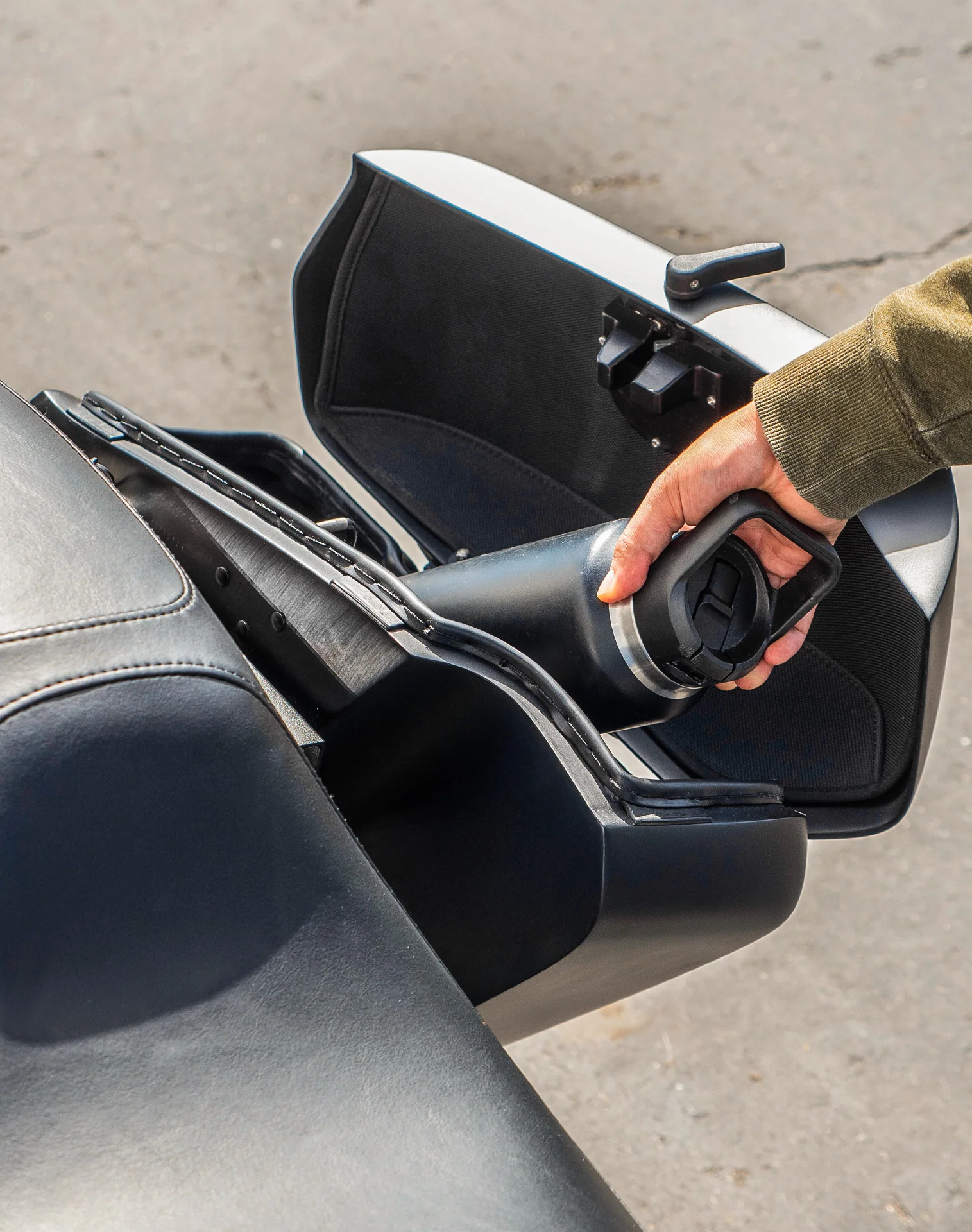 42L - Baldur Extra Large Matte Motorcycle Hard Saddlebags for Harley Softail Deluxe FLSTN/I - Image 6