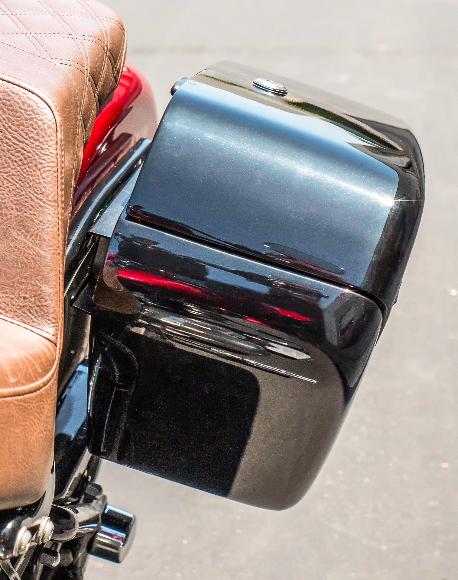 42L - Baldur XL Painted Motorcycle Hard Saddlebags for Harley Softail Slim FLS - Image 5