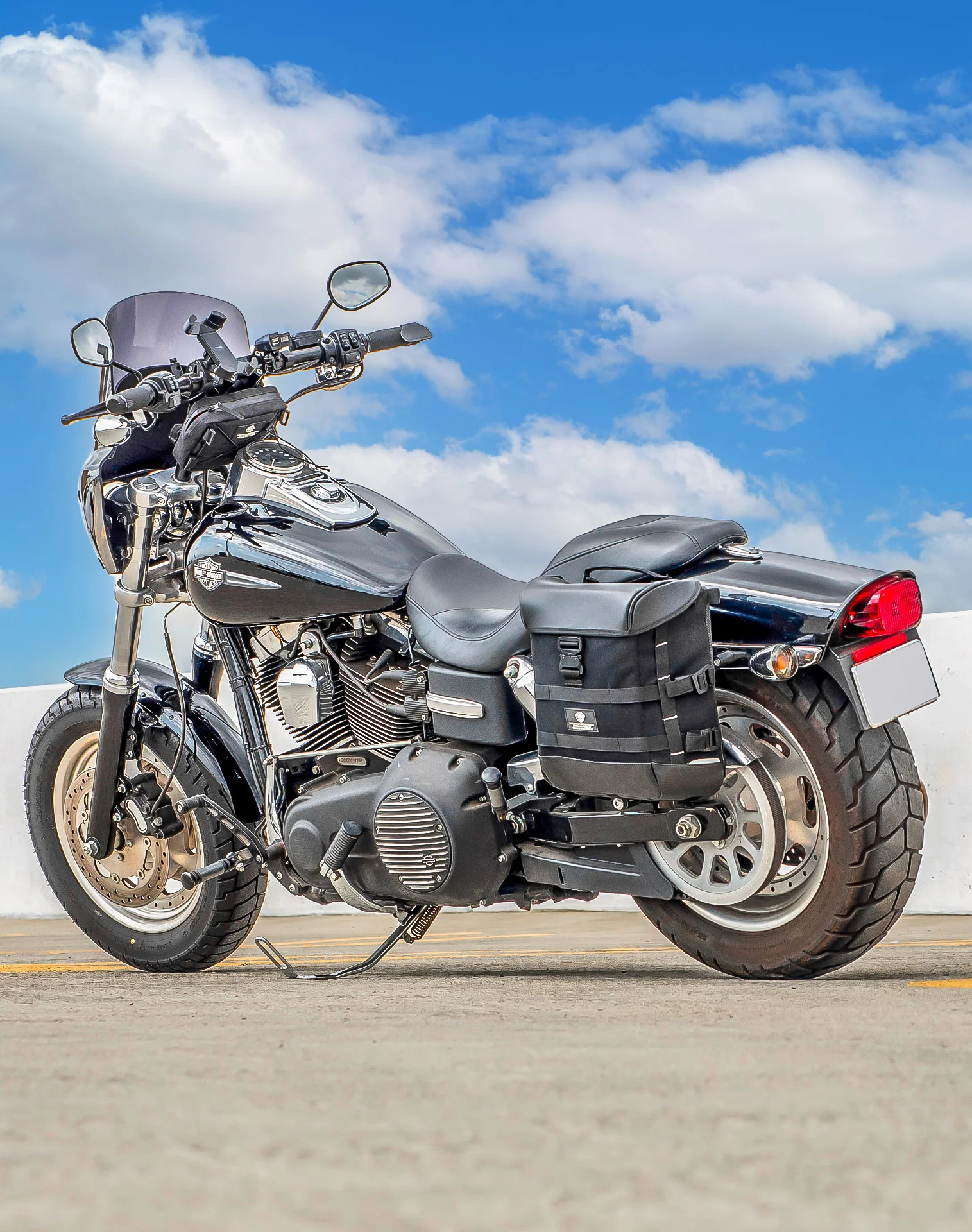 15L - Incognito Quick Mount Medium Solo Motorcycle Saddlebag (Left Only) for Harley Dyna Fat Bob FXDF/SE - Image 3