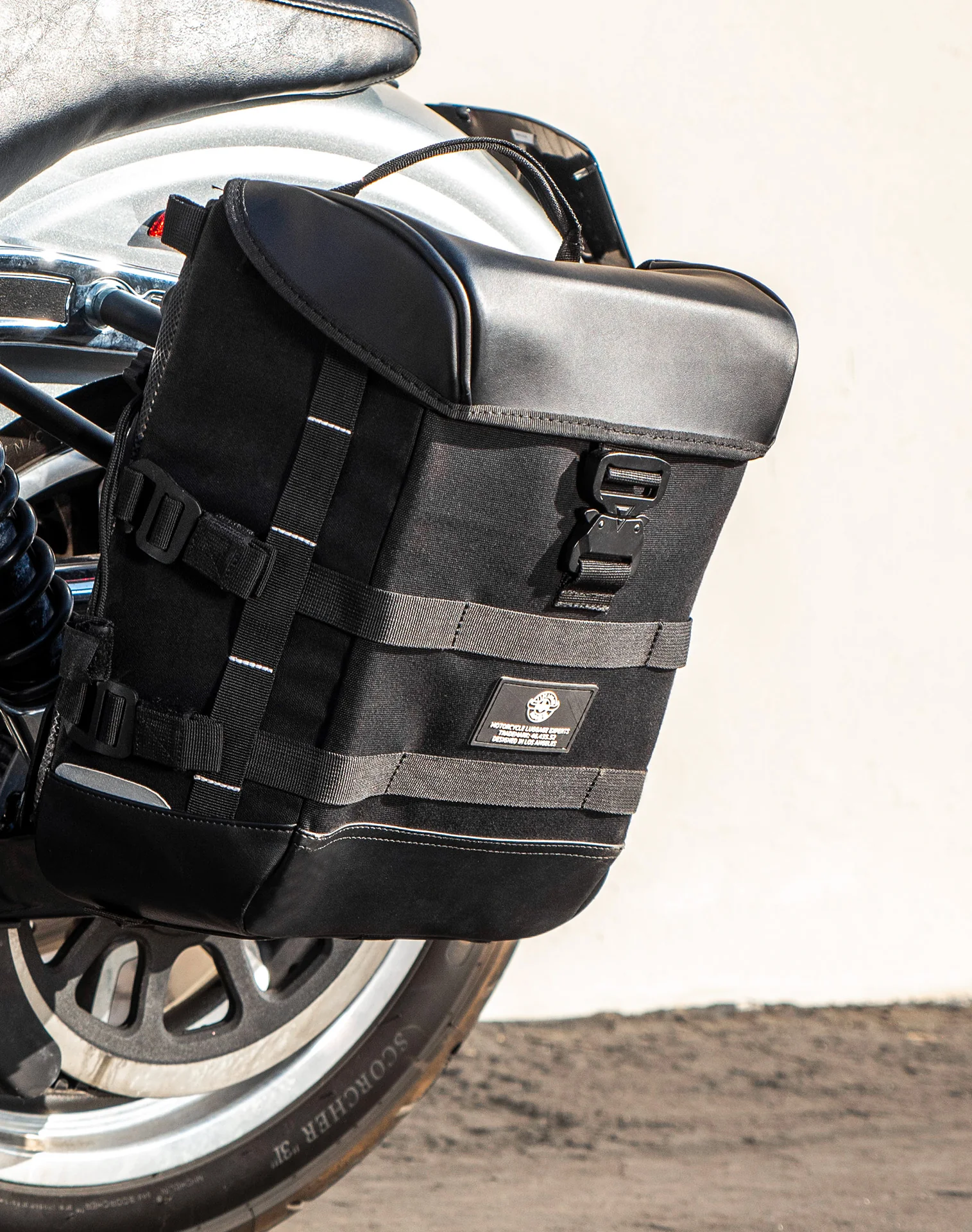 15L - Incognito Quick Mount Medium Solo Motorcycle Saddlebag (Left Only) for Harley Dyna Low Rider FXDL/I - Image 4