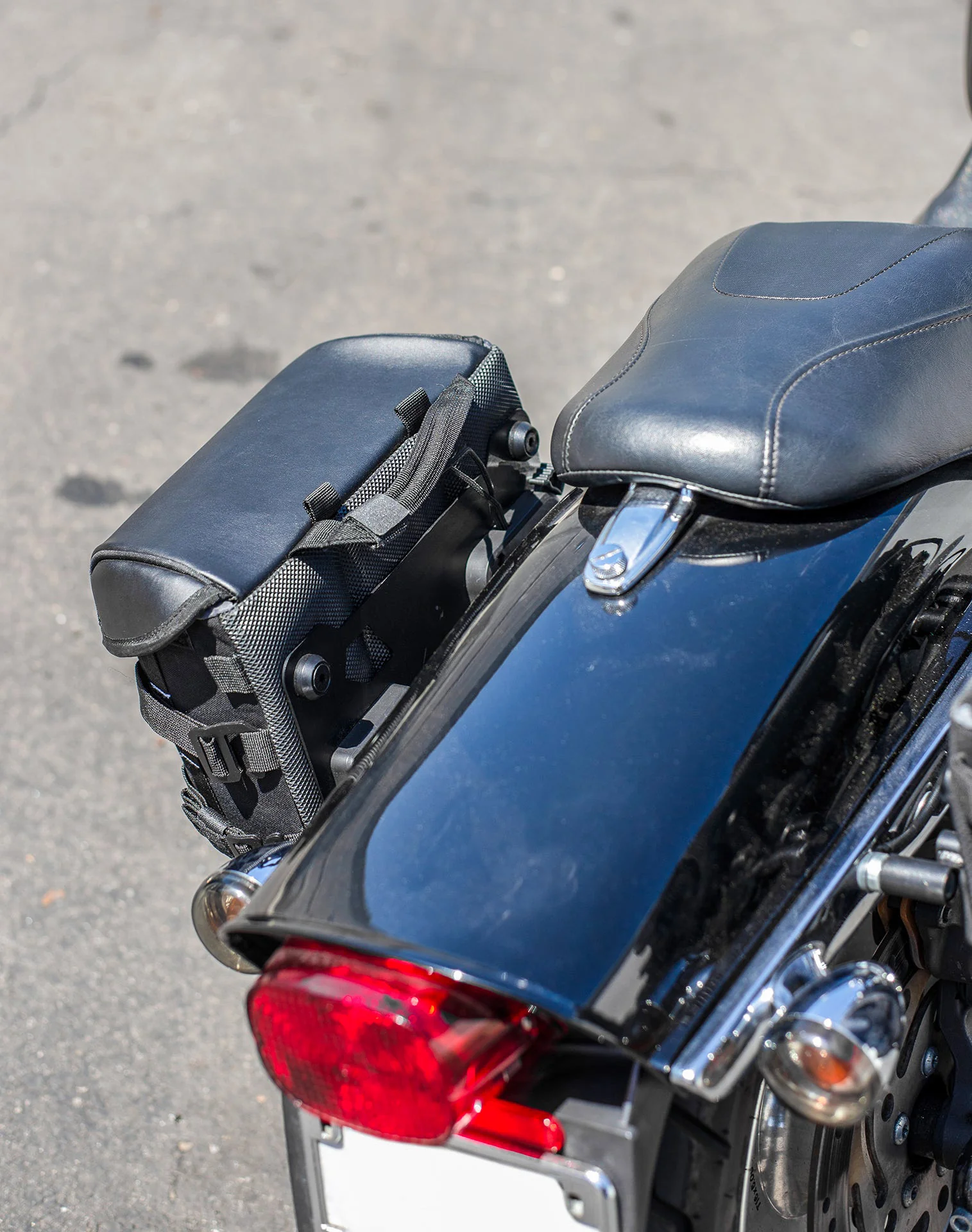 10L - Incognito Quick Mount Small Solo Saddlebag (Left Only) for Harley Davidson Dyna Fat Bob FXDF/SE - Image 5