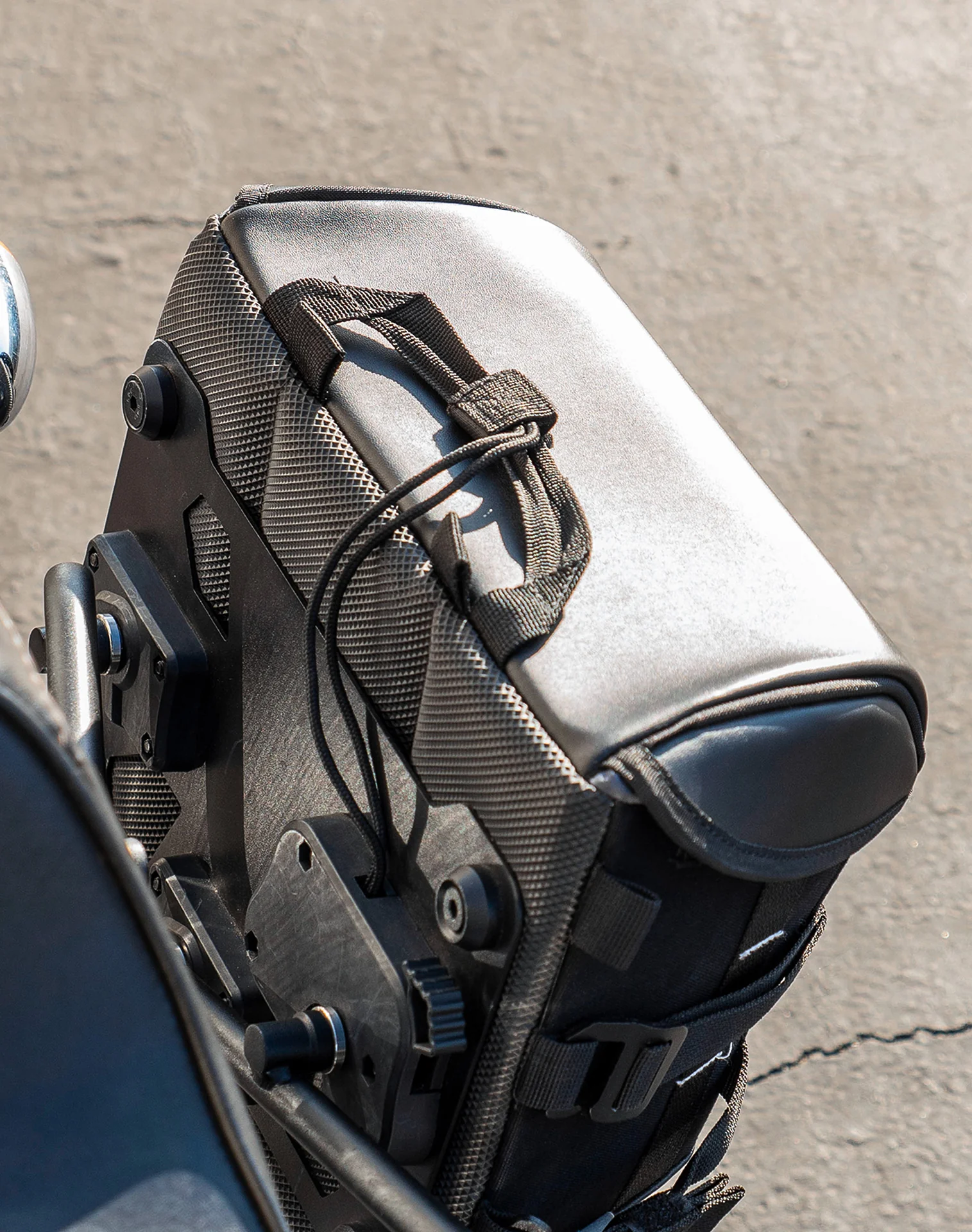 10L - Incognito Quick Mount Small Solo Saddlebag (Left Only) for Harley Davidson Dyna Low Rider FXDL/I - Image 5