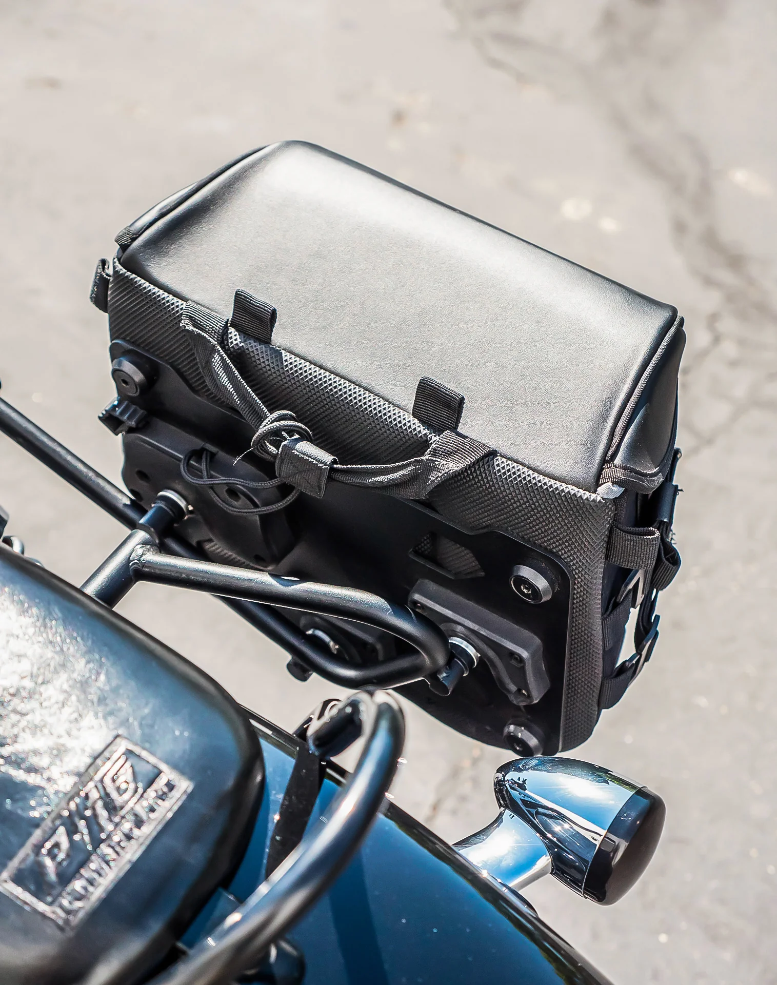 10L - Incognito Quick Mount Small Solo Motorcycle Saddlebag (Right Only) for Harley Dyna Wide Glide FXDWG/I - Image 5