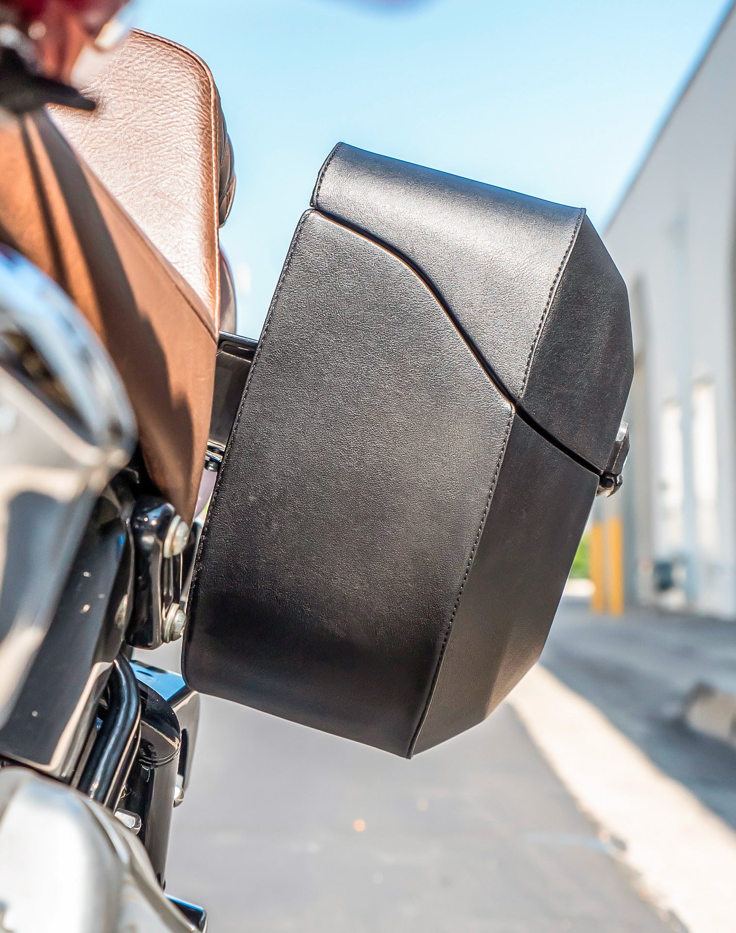 40L - Lamellar Raven XL Leather Covered Motorcycle Hard Saddlebags for Harley Softail Slim FLS - Image 5