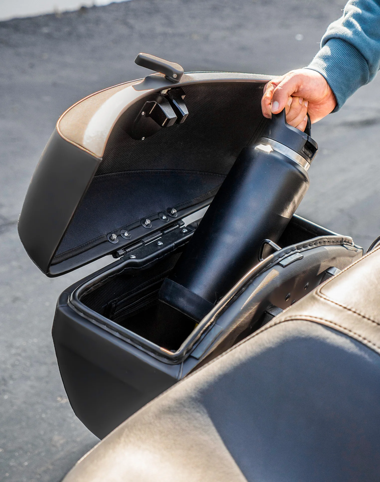 44L - Lamellar Stallion Extra Large Matte Motorcycle Hard Saddlebags for Harley Softail Deluxe FLSTN/I - Image 6