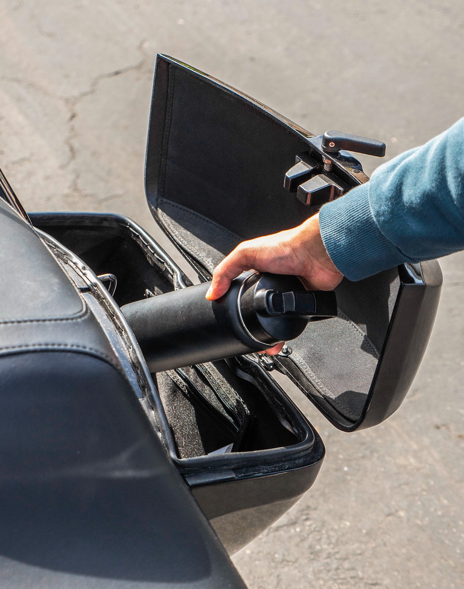 44L - Lamellar Stallion Extra Large Painted Motorcycle Hard Saddlebags for Harley Softail Deluxe FLSTN/I - Image 6